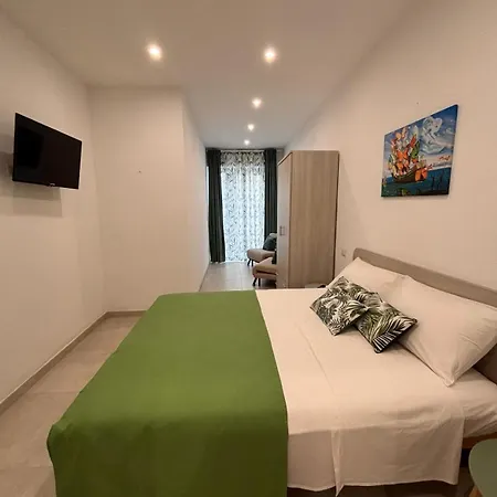 לינה וארוחת בוקר Brezza Marina 3*