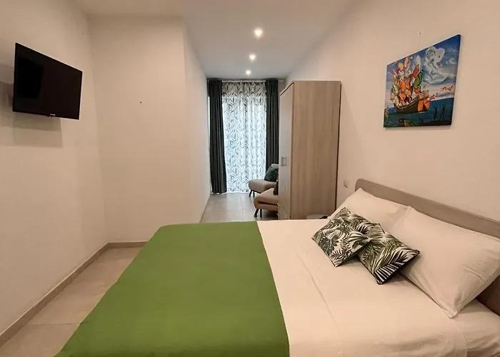 לינה וארוחת בוקר Brezza Marina 3*